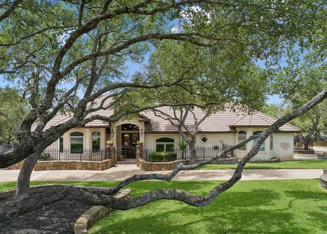 318 Hyacinth Ln