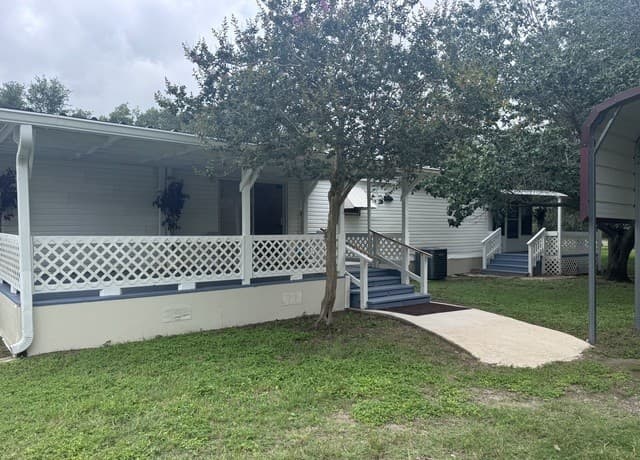 111 Santa Gertrudis, Sutherland Springs, TX 78161 — photo 2