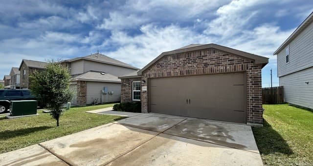 15115  Harbor Lndg, Von Ormy, TX 78073 — photo 2