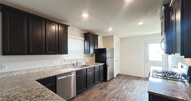 15115  Harbor Lndg, Von Ormy, TX 78073 — photo 7
