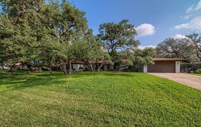 329 Meadowbrook Dr, Hollywood Park, TX 78232 — photo 2