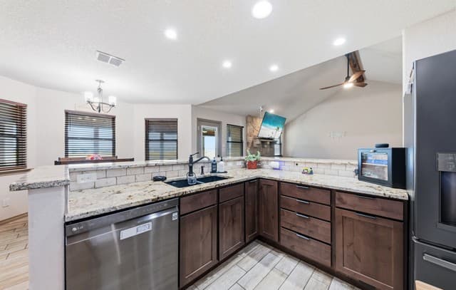 317  Honeysuckle Ln, La Vernia, TX 78121 — photo 10