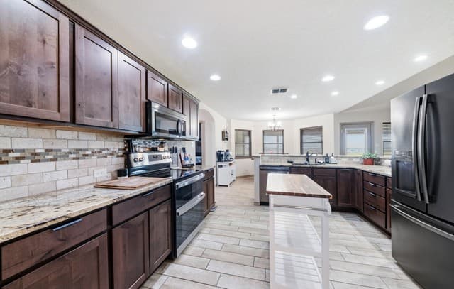 317  Honeysuckle Ln, La Vernia, TX 78121 — photo 12