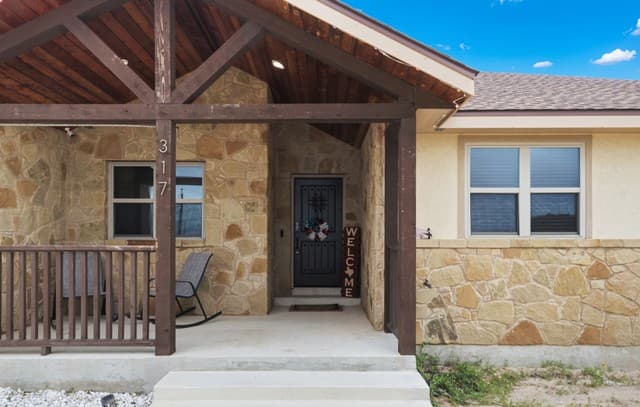 317  Honeysuckle Ln, La Vernia, TX 78121 — photo 2
