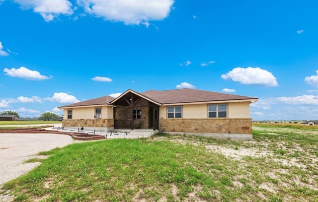 317  Honeysuckle Ln, La Vernia, TX 78121 — photo 3