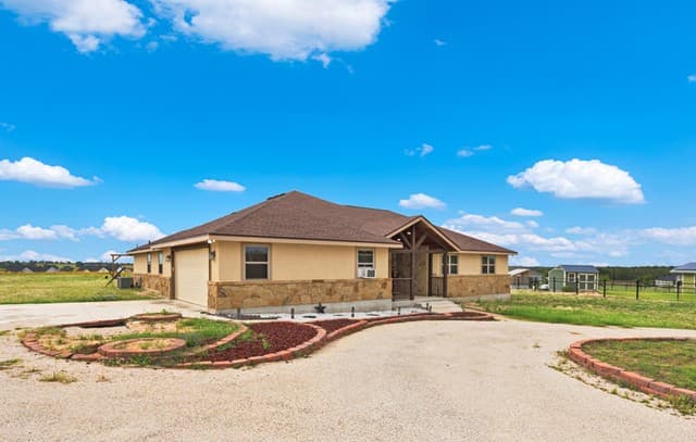 317  Honeysuckle Ln, La Vernia, TX 78121 — photo 4
