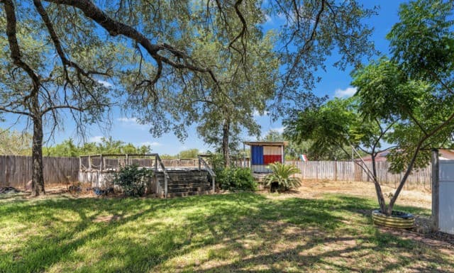 198  Encino Drive, Pearsall, TX 78061 — photo 3