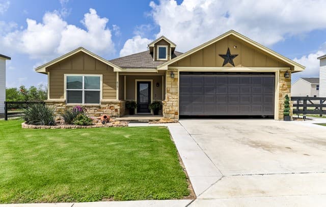 615  Cadena Loop, Kenedy, TX 78119