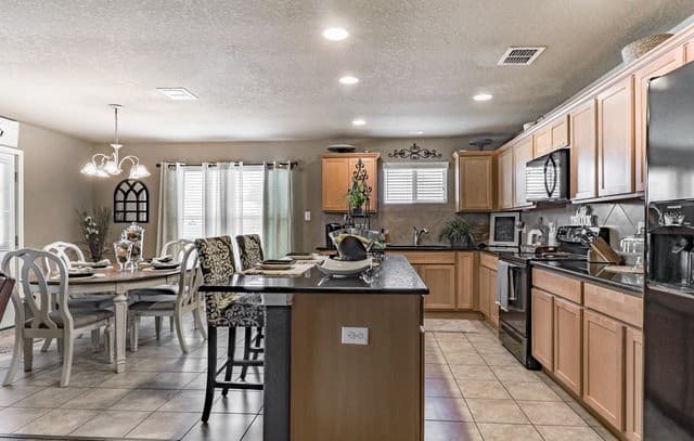 615  Cadena Loop, Kenedy, TX 78119 — photo 4