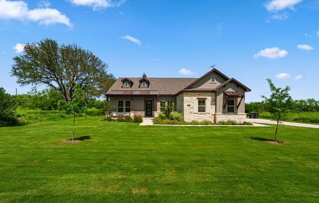 601  Legend Park Dr, Castroville, TX 78009 — photo 2
