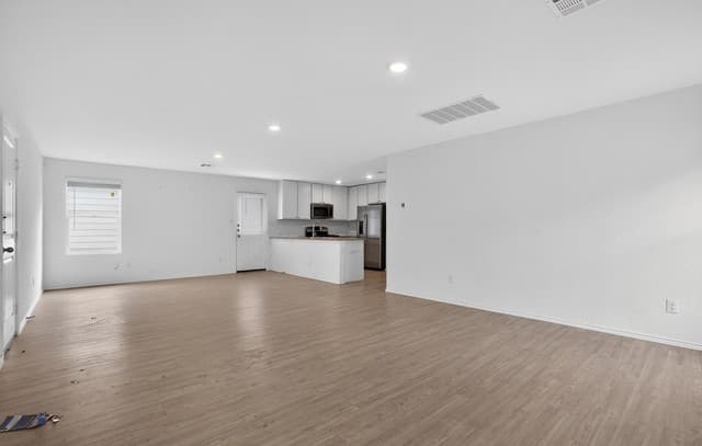 10230  Devon Wheel, San Antonio, TX 78254 — photo 8