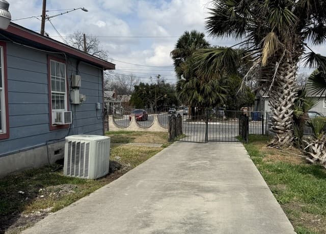 2906 W Poplar St, San Antonio, TX 78207 — photo 14