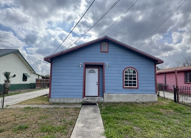 2906 W Poplar St, San Antonio, TX 78207 — photo 2