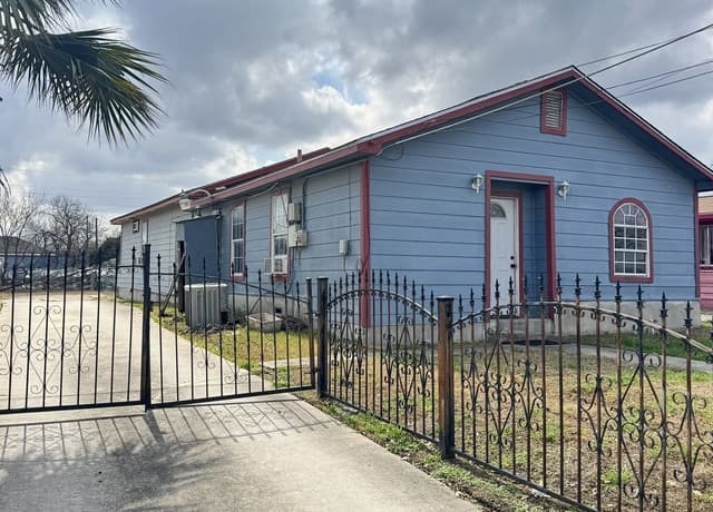 2906 W Poplar St, San Antonio, TX 78207 — photo 3