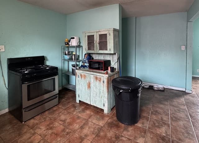 2906 W Poplar St, San Antonio, TX 78207 — photo 8