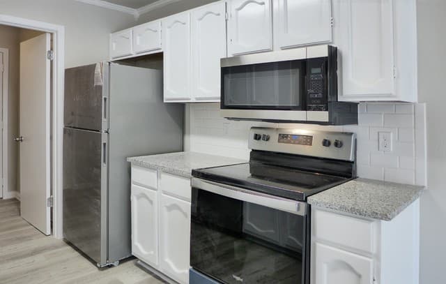 10318  Cone Hill Dr, San Antonio, TX 78245 — photo 2
