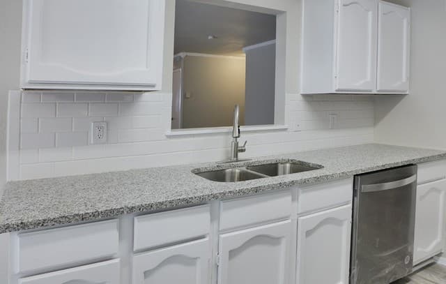 10318  Cone Hill Dr, San Antonio, TX 78245 — photo 4
