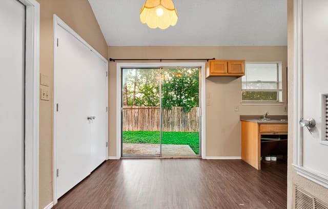 9514  Veronica, San Antonio, TX 78224 — photo 6