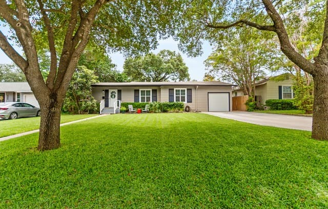 318 Brees Blvd, San Antonio, TX 78209