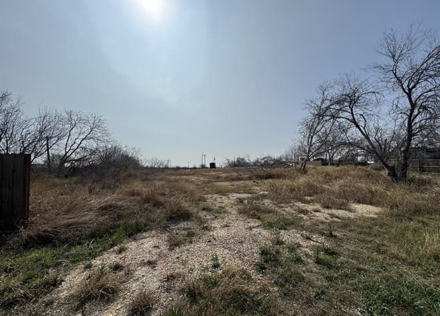 13080  Laguna Rd, San Antonio, TX 78223 — photo 2