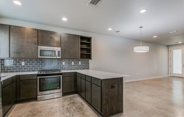 330  Clay Unit 24, San Antonio, TX 78204 — photo 10
