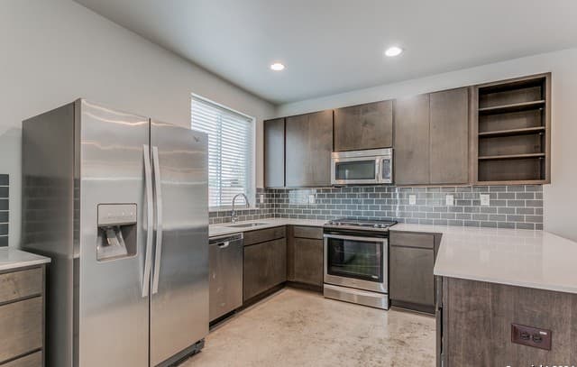 330  Clay Unit 24, San Antonio, TX 78204 — photo 8