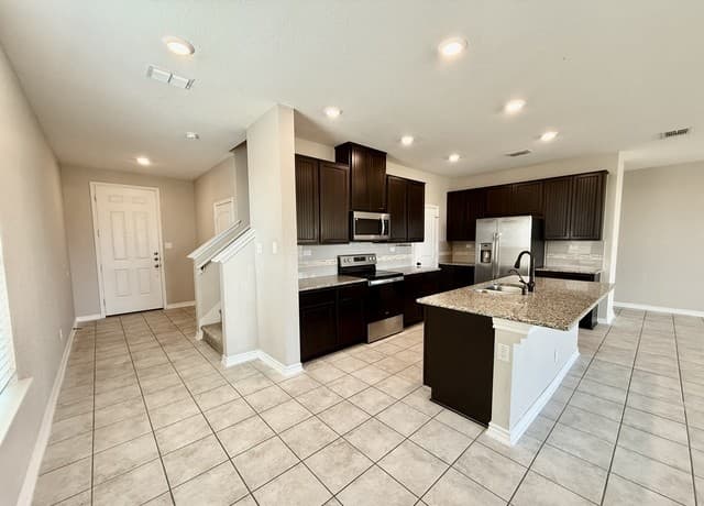 1905  Brook Bnd, New Braunfels, TX 78130 — photo 2