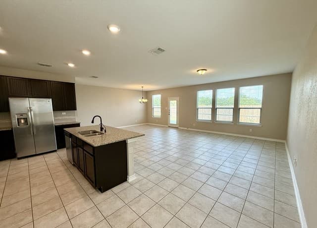 1905  Brook Bnd, New Braunfels, TX 78130 — photo 3
