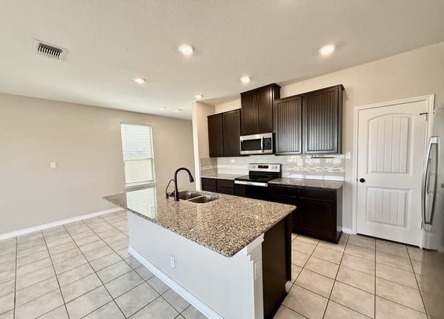 1905  Brook Bnd, New Braunfels, TX 78130 — photo 4