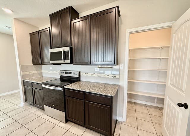 1905  Brook Bnd, New Braunfels, TX 78130 — photo 5