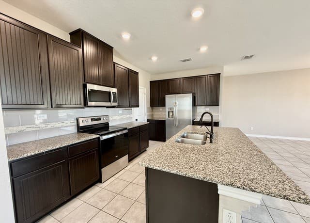 1905  Brook Bnd, New Braunfels, TX 78130 — photo 6