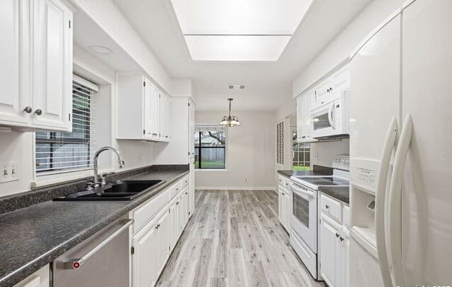13123  Hunters Spring St, San Antonio, TX 78230 — photo 17