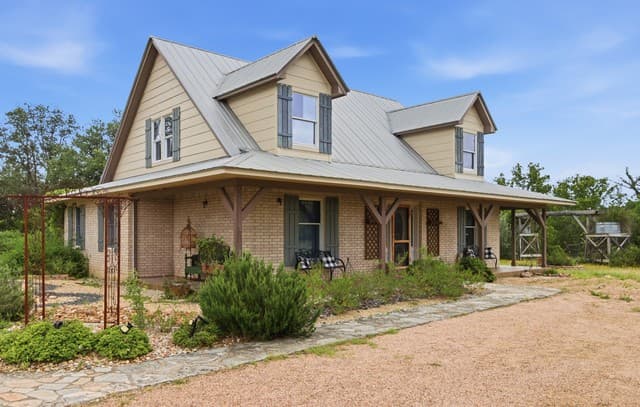 1275  Lacey Dr, Bandera, TX 78003 — photo 2