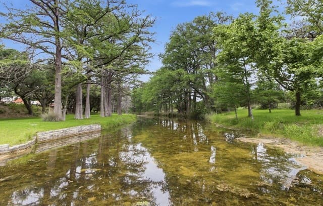 1275  Lacey Dr, Bandera, TX 78003 — photo 3