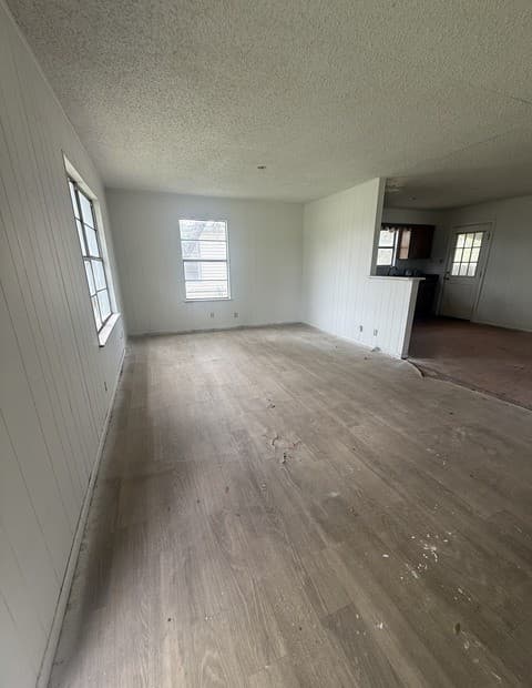 1025  Bowen St, Pleasanton, TX 78064 — photo 2