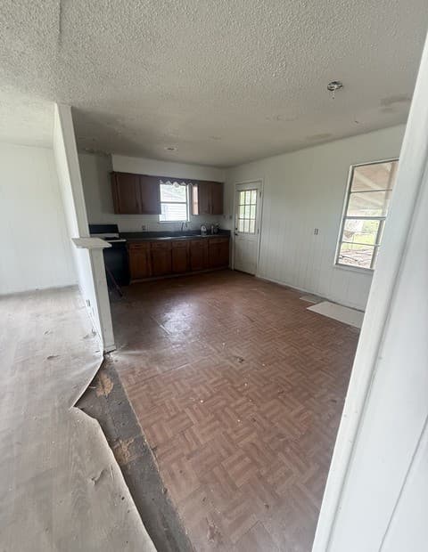 1025  Bowen St, Pleasanton, TX 78064 — photo 3