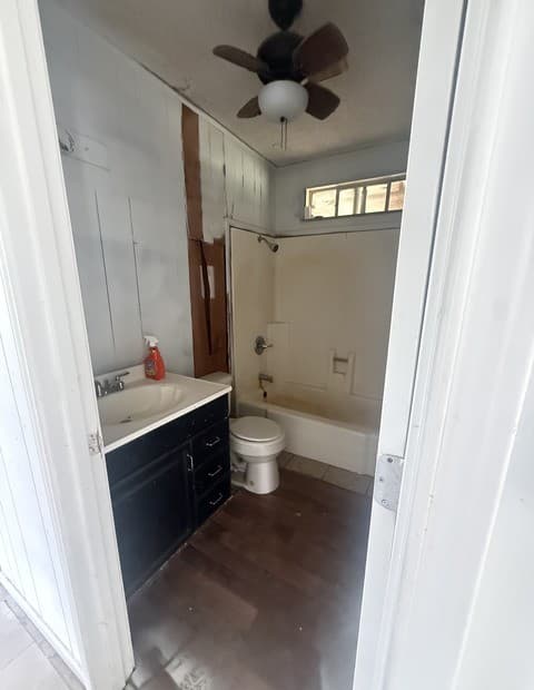 1025  Bowen St, Pleasanton, TX 78064 — photo 5