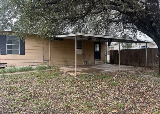 1025  Bowen St, Pleasanton, TX 78064 — photo 9