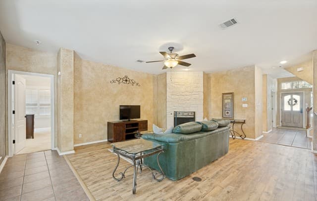 4501  Ridge Peak Dr, Schertz, TX 78154 — photo 4