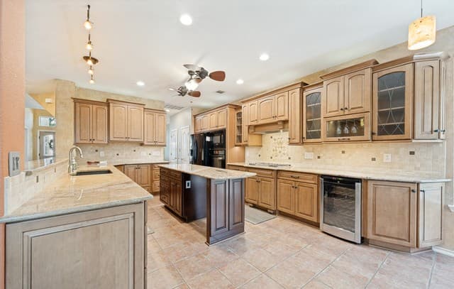 4501  Ridge Peak Dr, Schertz, TX 78154 — photo 5