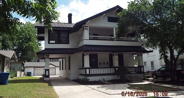 940 W Mulberry
