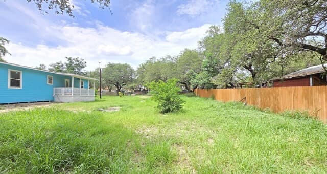 188  Sundown Ln, Poteet, TX 78065 — photo 9