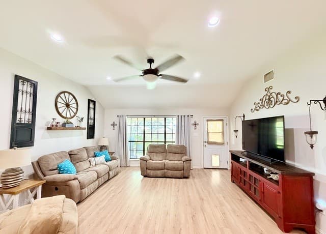 308  Bunker Hill, Pleasanton, TX 78064 — photo 23