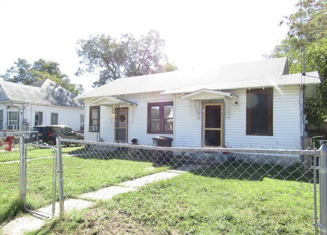 134  Gladstone, San Antonio, TX 78214 — photo 2