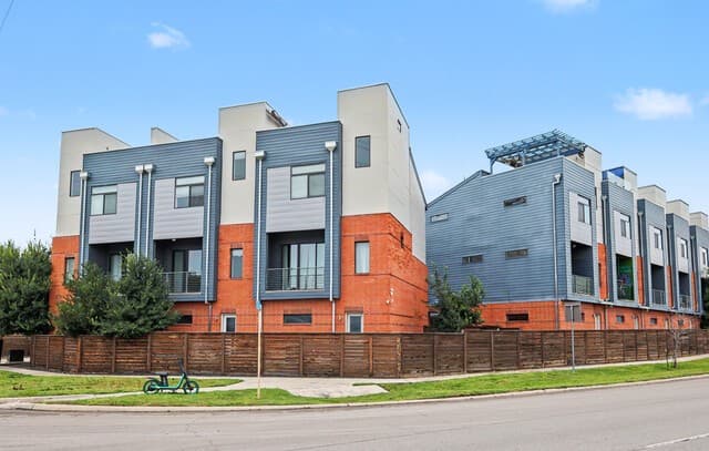 1606 N Hackberry Unit UNIT 102