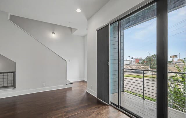 1606 N Hackberry Unit UNIT 102, San Antonio, TX 78208 — photo 11