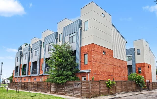 1606 N Hackberry Unit UNIT 102, San Antonio, TX 78208 — photo 2
