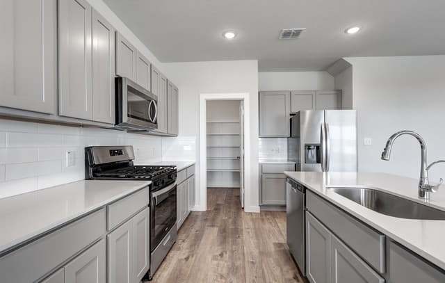 2323  Crisp Gln, San Antonio, TX 78224 — photo 12