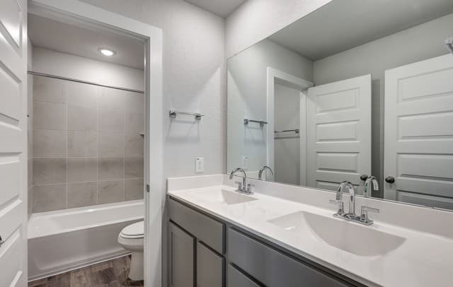 2323  Crisp Gln, San Antonio, TX 78224 — photo 21