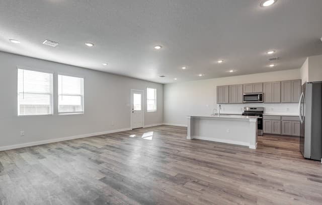 2323  Crisp Gln, San Antonio, TX 78224 — photo 5
